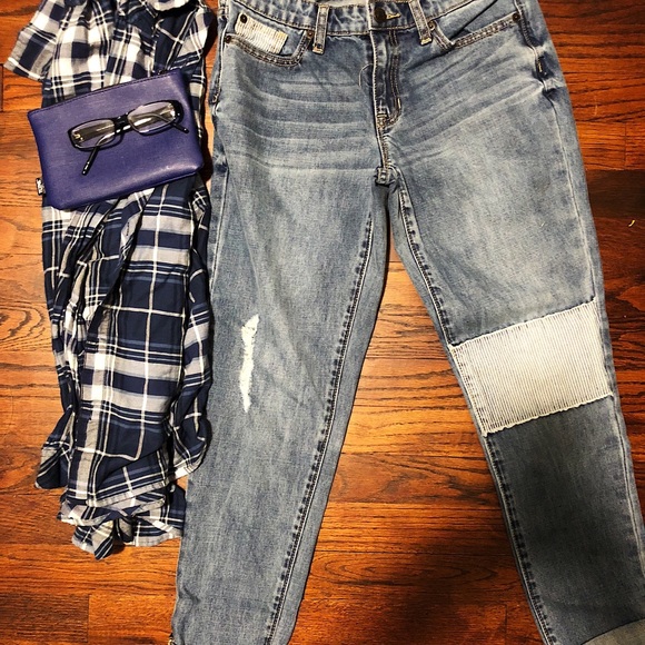 🍍Gap boyfriend coupe ankle jeans with patching🍍 - Picture 2 of 8